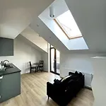 Brand-New Central Loft