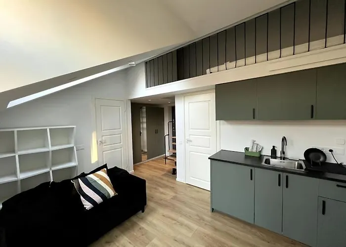 Brand-New Central Loft